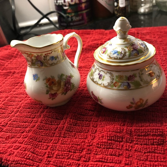 1930’s Bavaria Schumann Dresden Flower creamer and sugar bowl with lid. - Picture 4 of 12